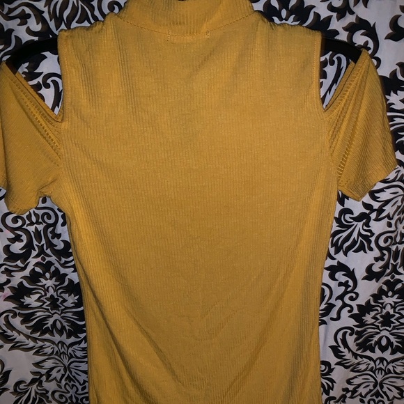 Yellow cold shoulder top - Picture 3 of 3